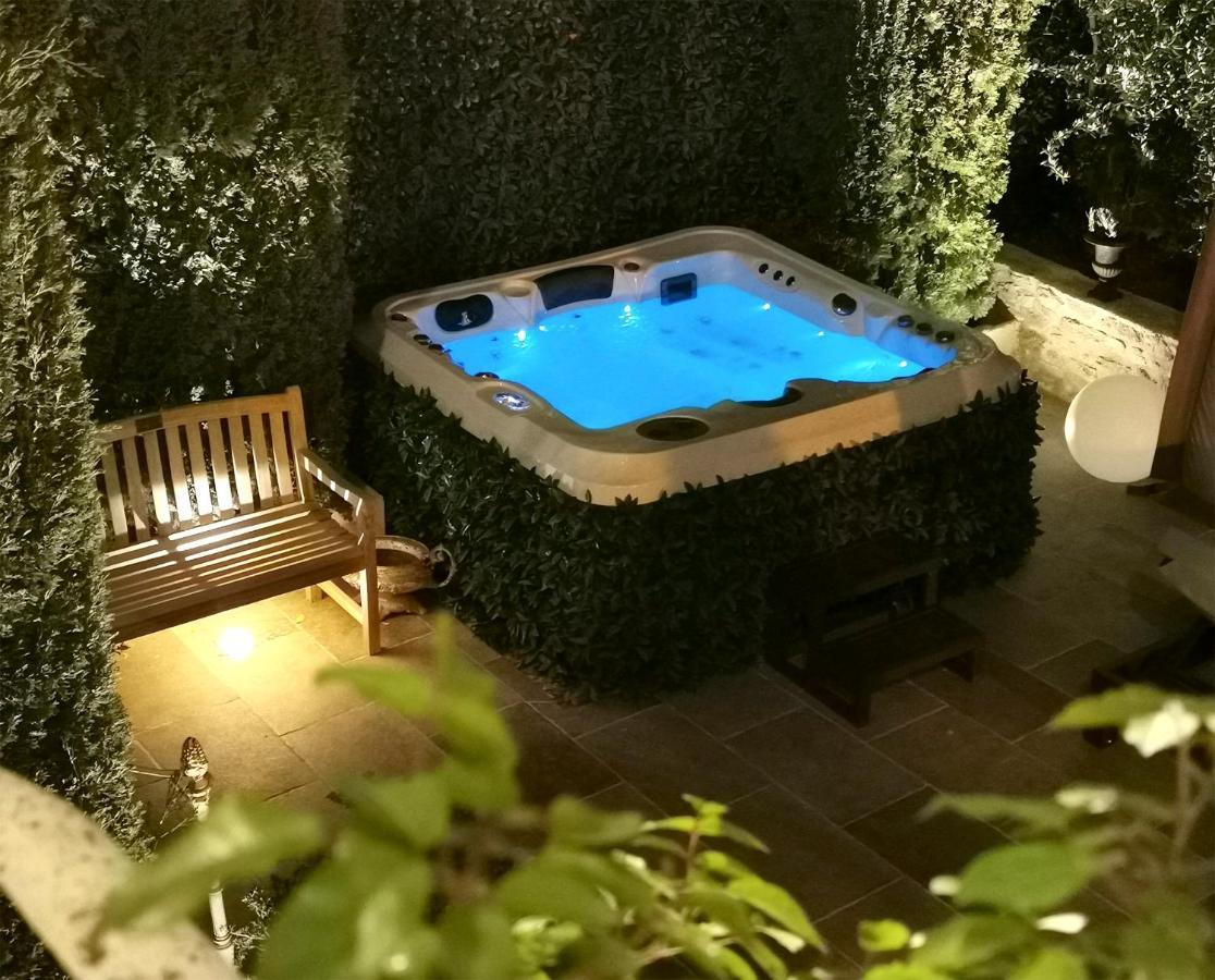 Le Petit Chateau Châteauneuf-de-Gadagne Dış mekan fotoğraf