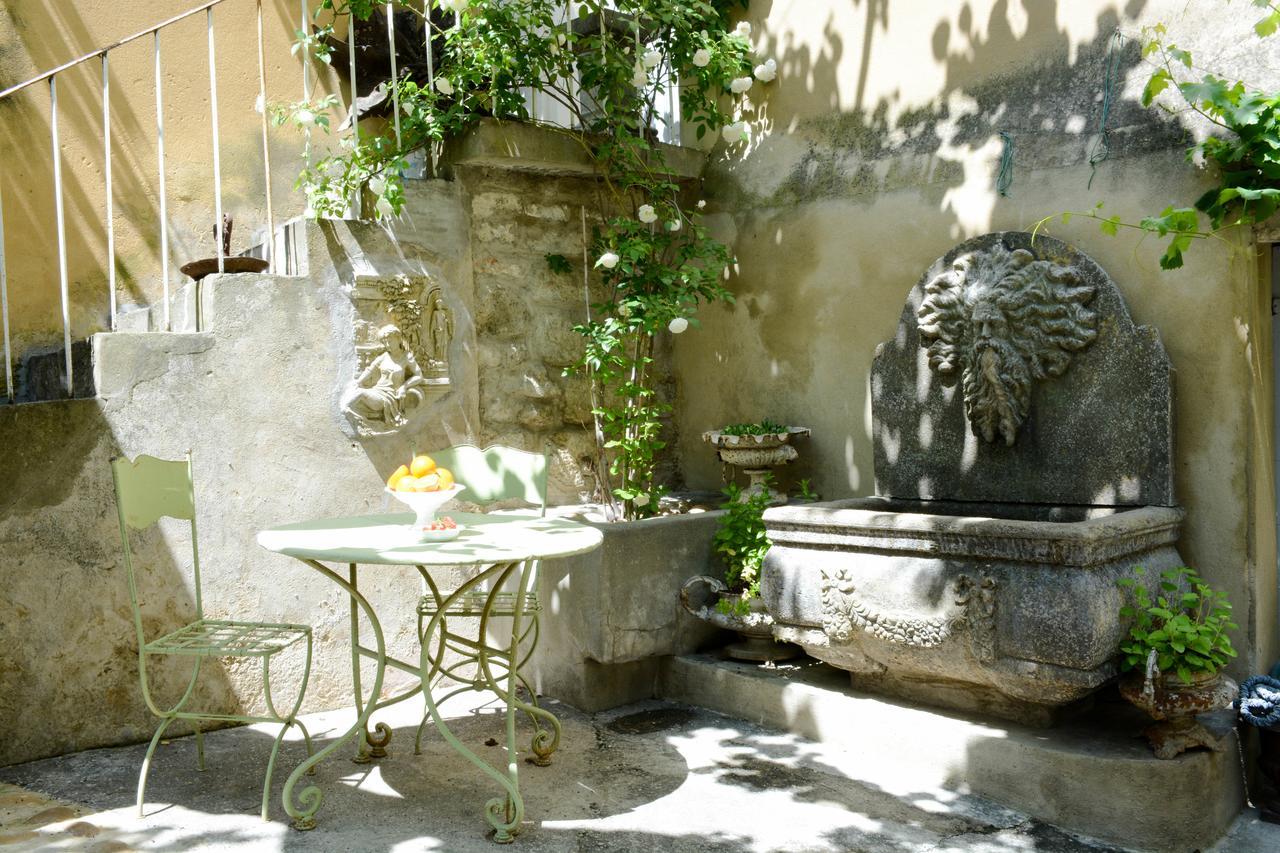 Le Petit Chateau Châteauneuf-de-Gadagne Dış mekan fotoğraf